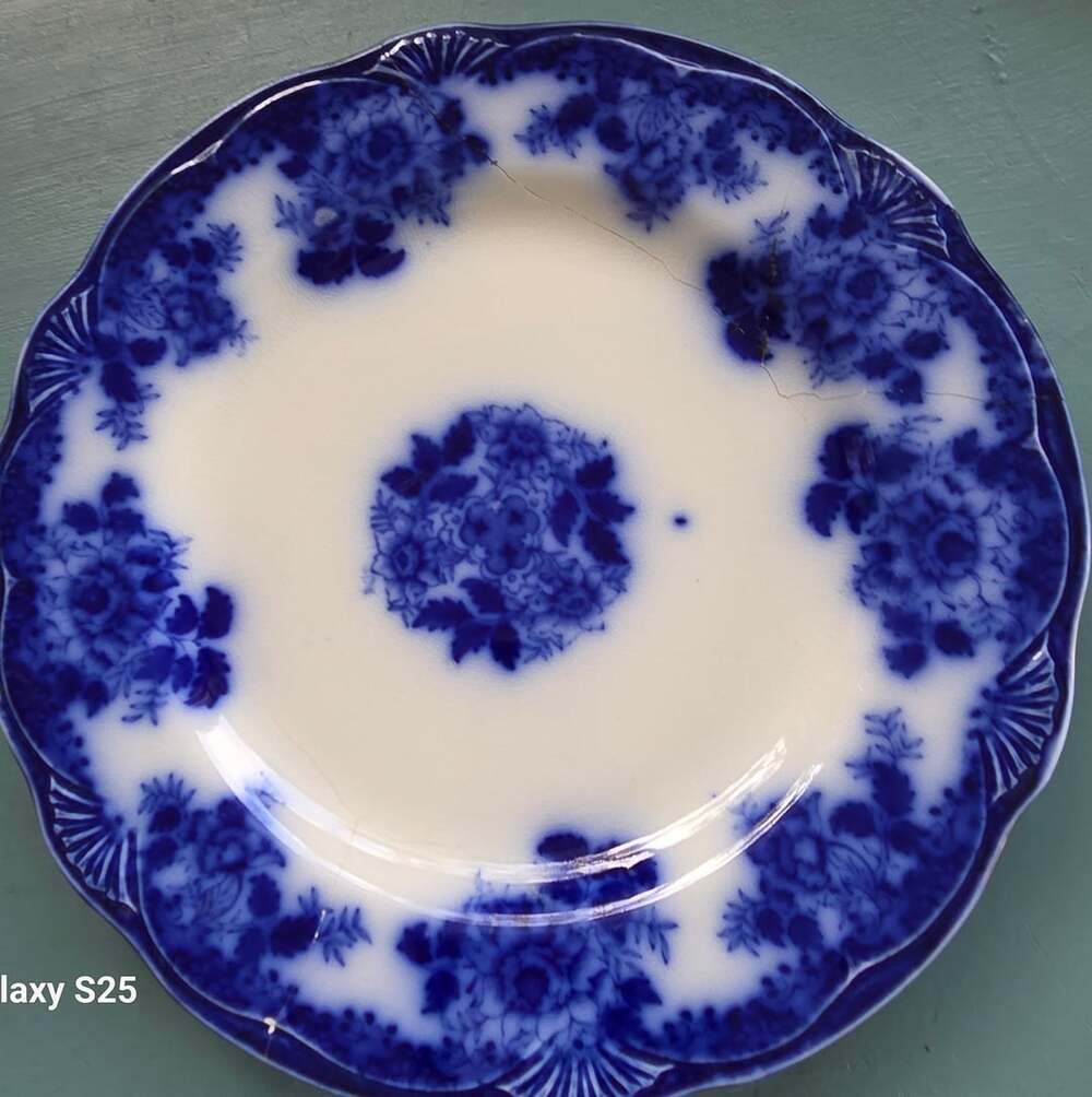 Antique New Wharf Pottery Waldorf Flow Blue Fan Embossed Edge Dinner Plate
10 in